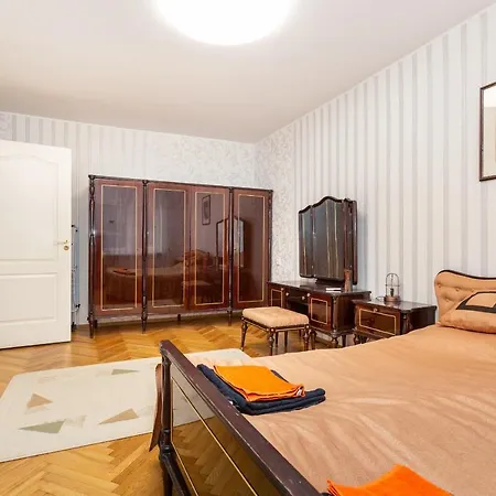 Apartment 3 Apartmend 90m2 Parking For One Car Fifth Floor And The Building Does Not Have An Elevator *