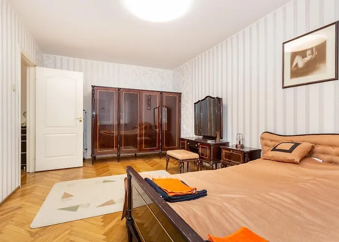 Апартаменты 3 Apartmend 90m2 Parking For One Car Fifth Floor And The Building Does Not Have An Elevator *